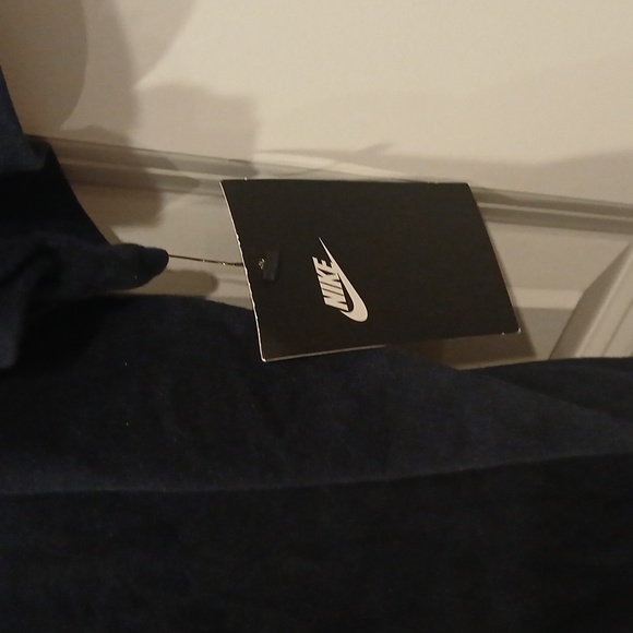 Nike Short Sleeve Tshirt NWT Size L - Picture 3 of 4